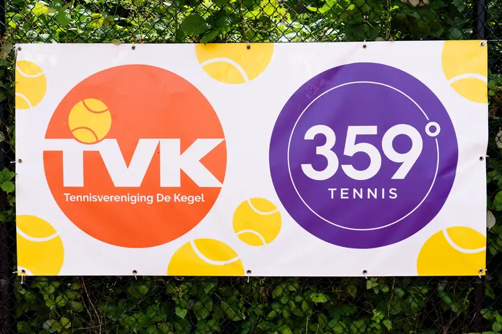 Player during a tennis session at 359.tennis in Amstelveen