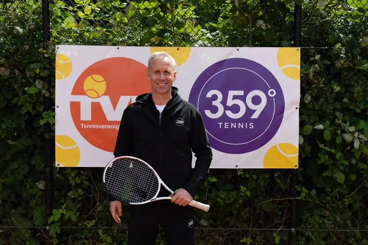 Player during a tennis session at 359.tennis in Amstelveen