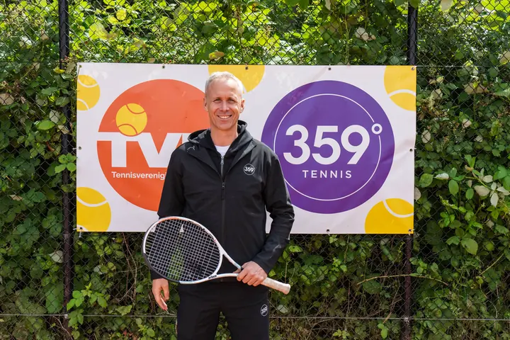 Player during a tennis session at 359.tennis in Amstelveen