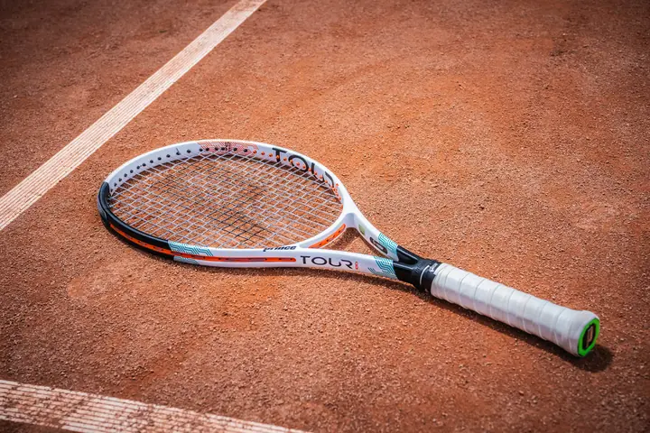 Player during a tennis session at 359.tennis in Amstelveen