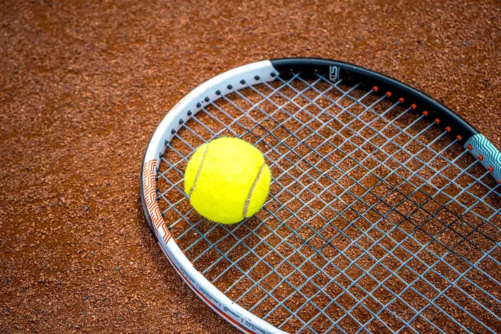Player during a tennis session at 359.tennis in Amstelveen