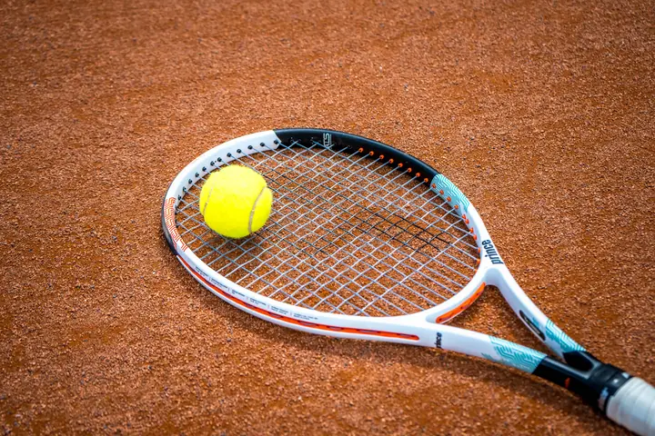 Player during a tennis session at 359.tennis in Amstelveen