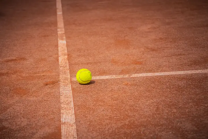 Player during a tennis session at 359.tennis in Amstelveen