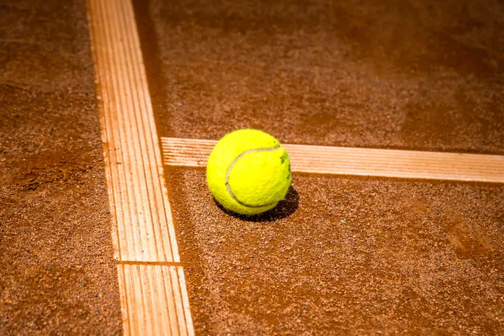 Player during a tennis session at 359.tennis in Amstelveen