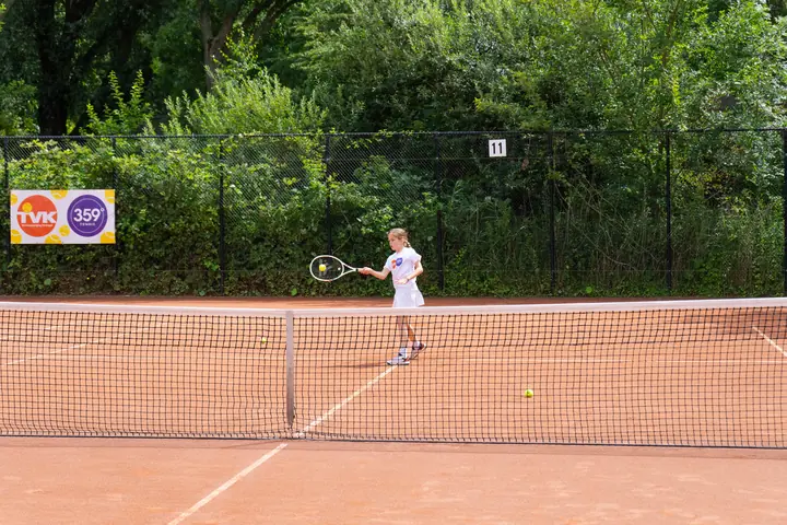 Player during a tennis session at 359.tennis in Amstelveen