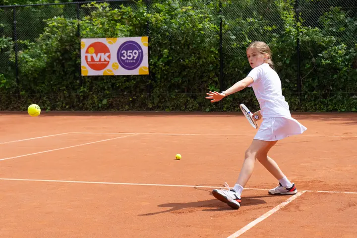 Player during a tennis session at 359.tennis in Amstelveen