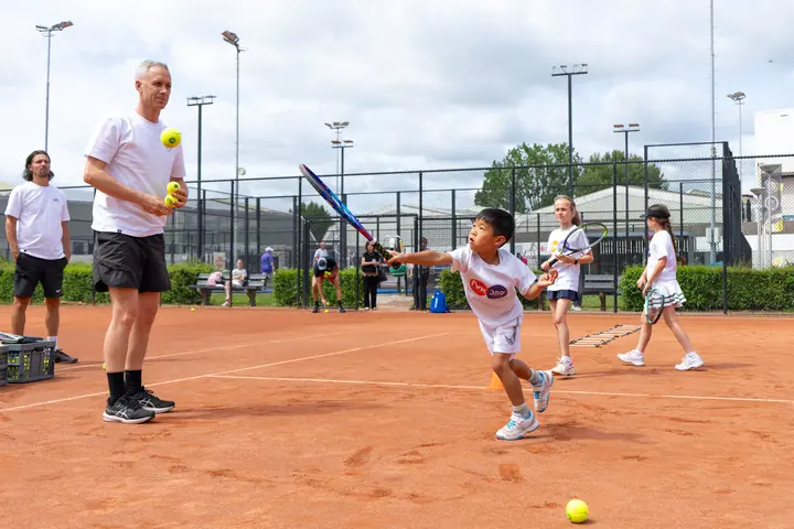 Player during a tennis session at 359.tennis in Amstelveen