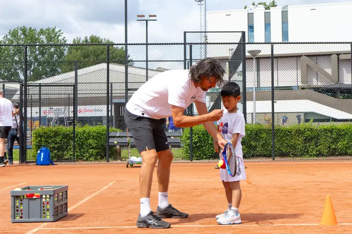 Player during a tennis session at 359.tennis in Amstelveen