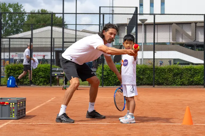 Player during a tennis session at 359.tennis in Amstelveen