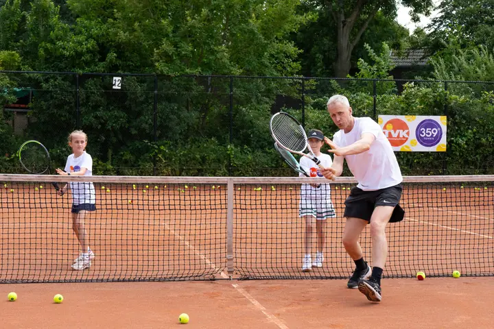 Player during a tennis session at 359.tennis in Amstelveen