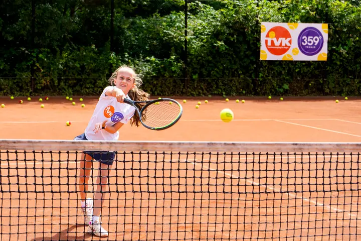 Player during a tennis session at 359.tennis in Amstelveen